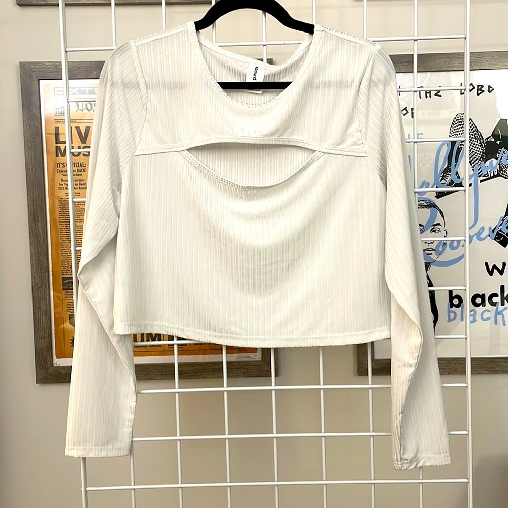 SOLD LIVE NWT Abound long sleeve cut out top in grey fog